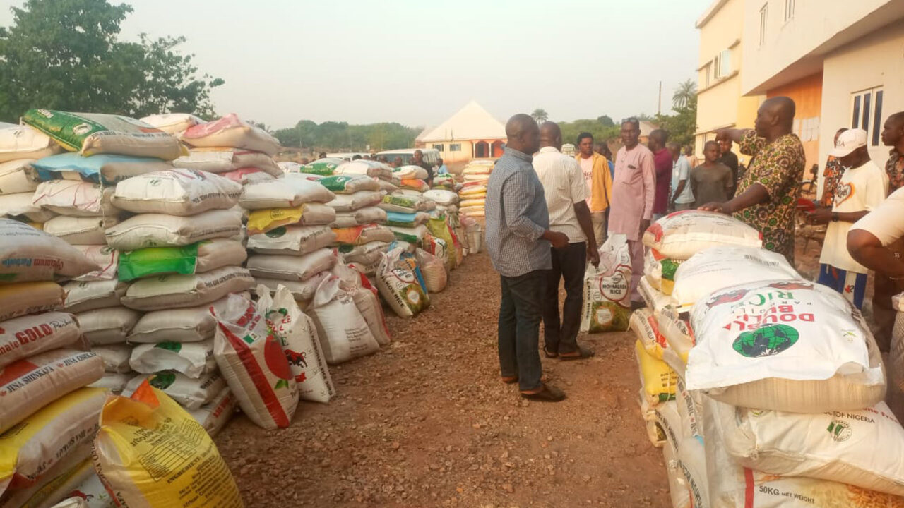 Yuletide: Ododo Distributes Over 100 Trucks Of Rice To Kogi People