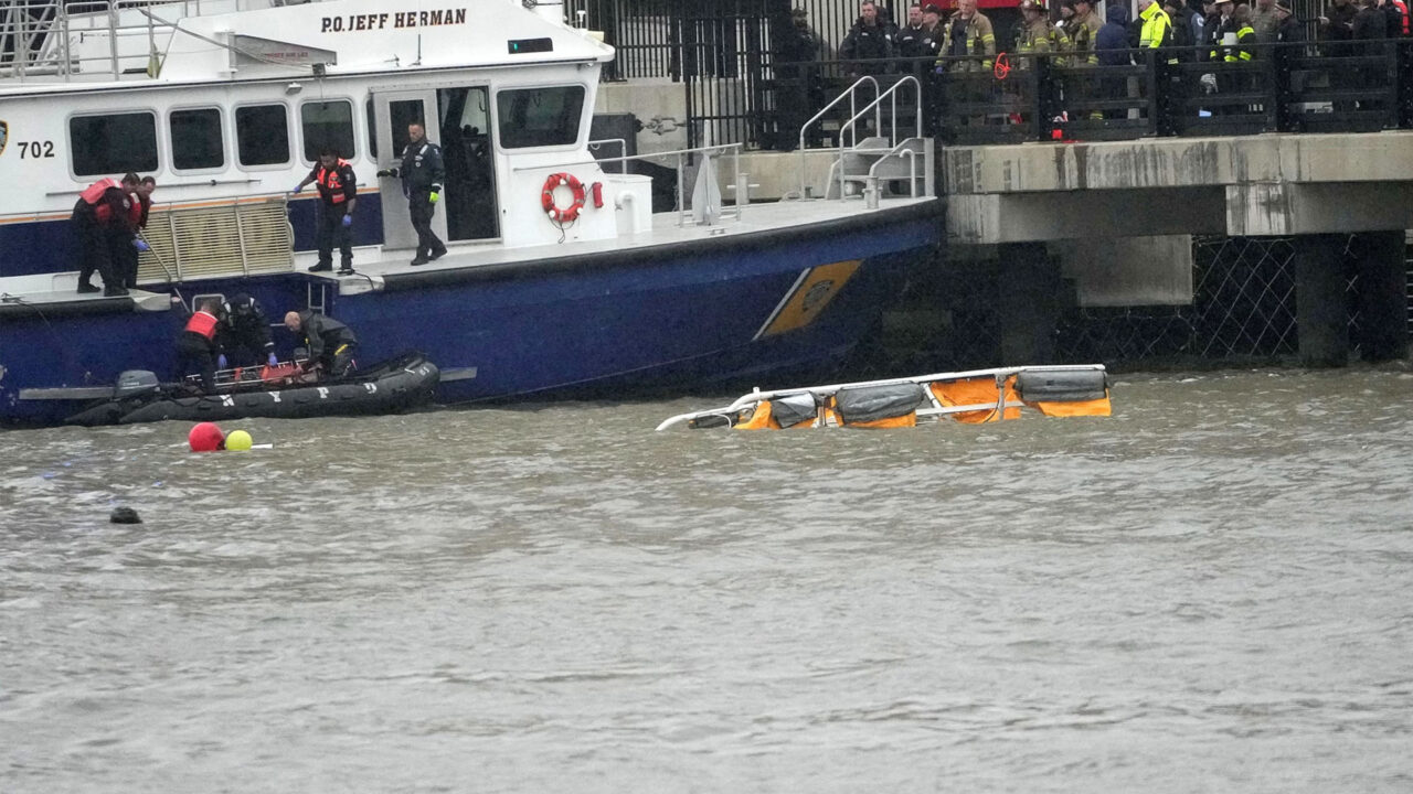 Helicopter crashes in New York’s Hudson River, Record Casualties